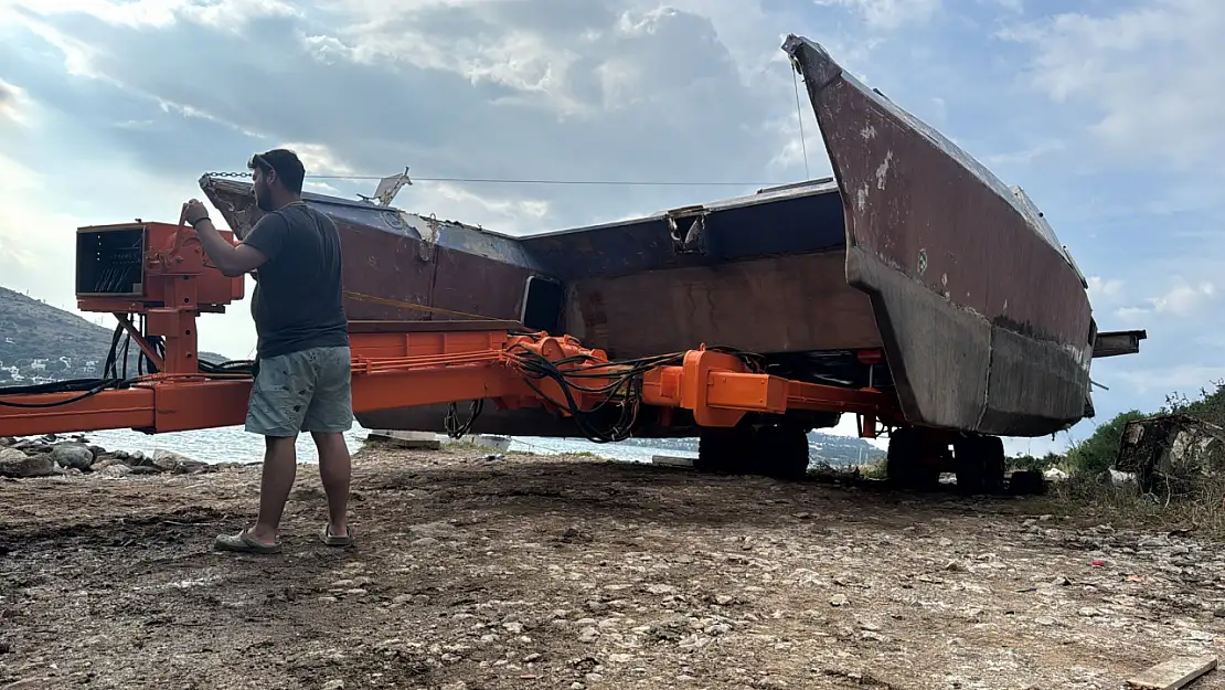 Bodrum Gölköy'de Sahipsiz Tekneler Kaldırıldı