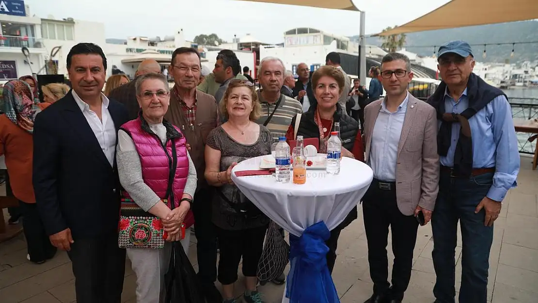 Bodrum İlçe Protokolü Halkla Bayramlaştı