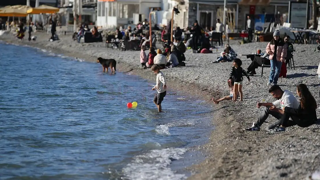 Bodrum sahillerinde güneşli havanın hareketliliği yaşandı...
