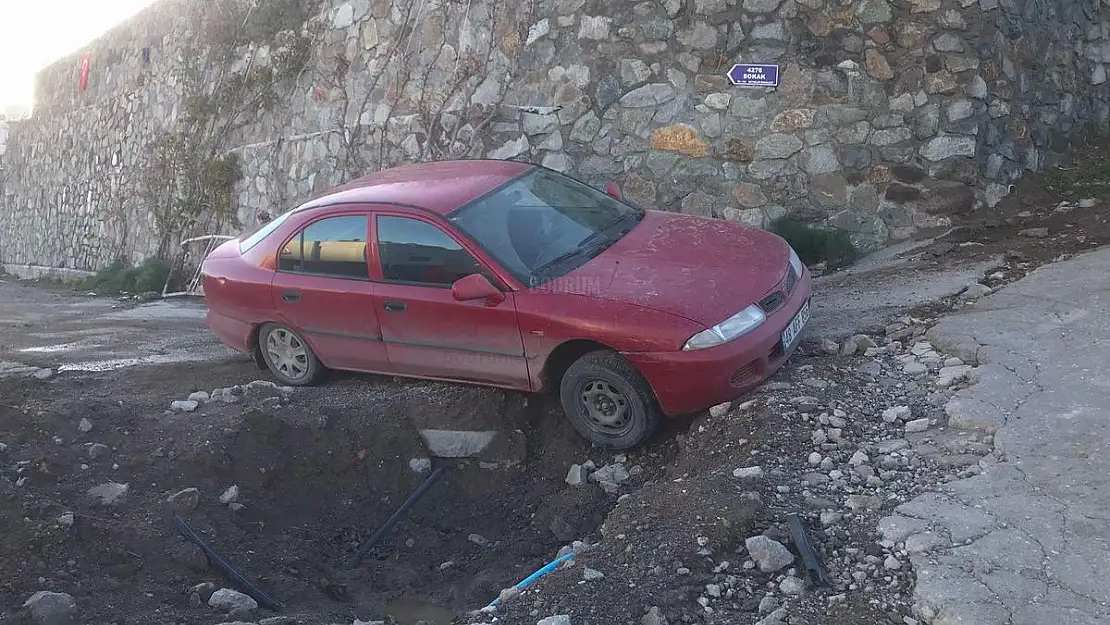 Bodrum Yollarındaki Çukurlar Araçlara Zarar Veriyor