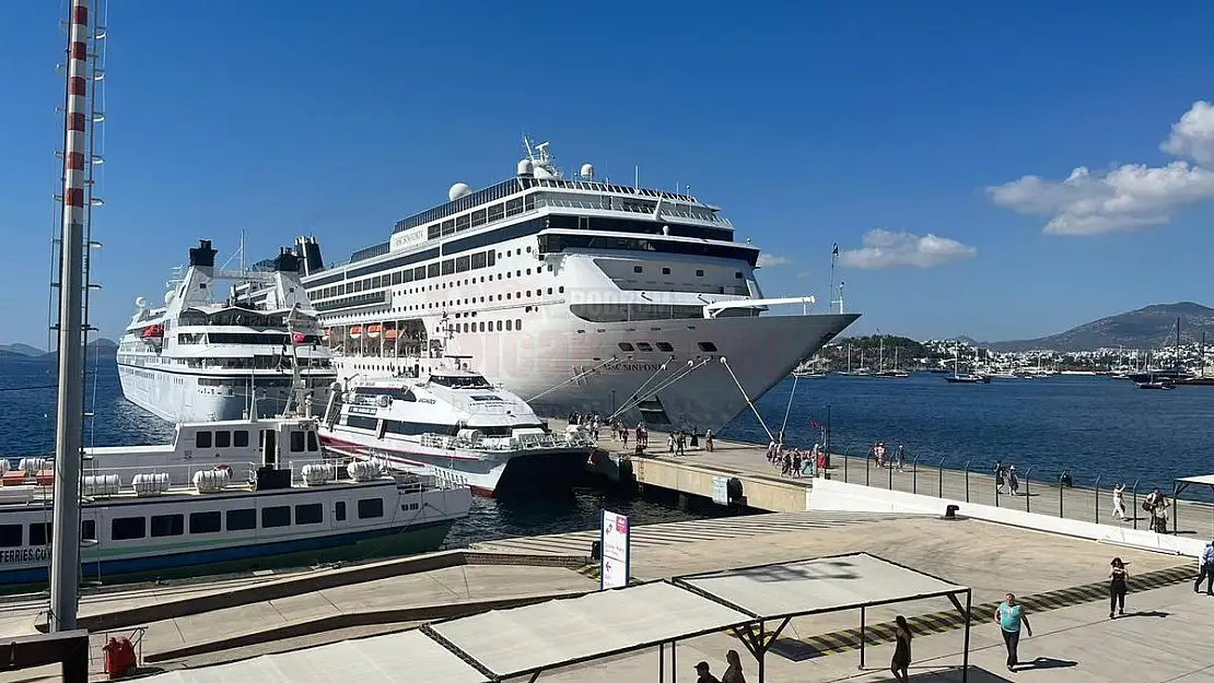 Bodrum'a 2 Farklı Gemi ile 2004 Turist Geldi