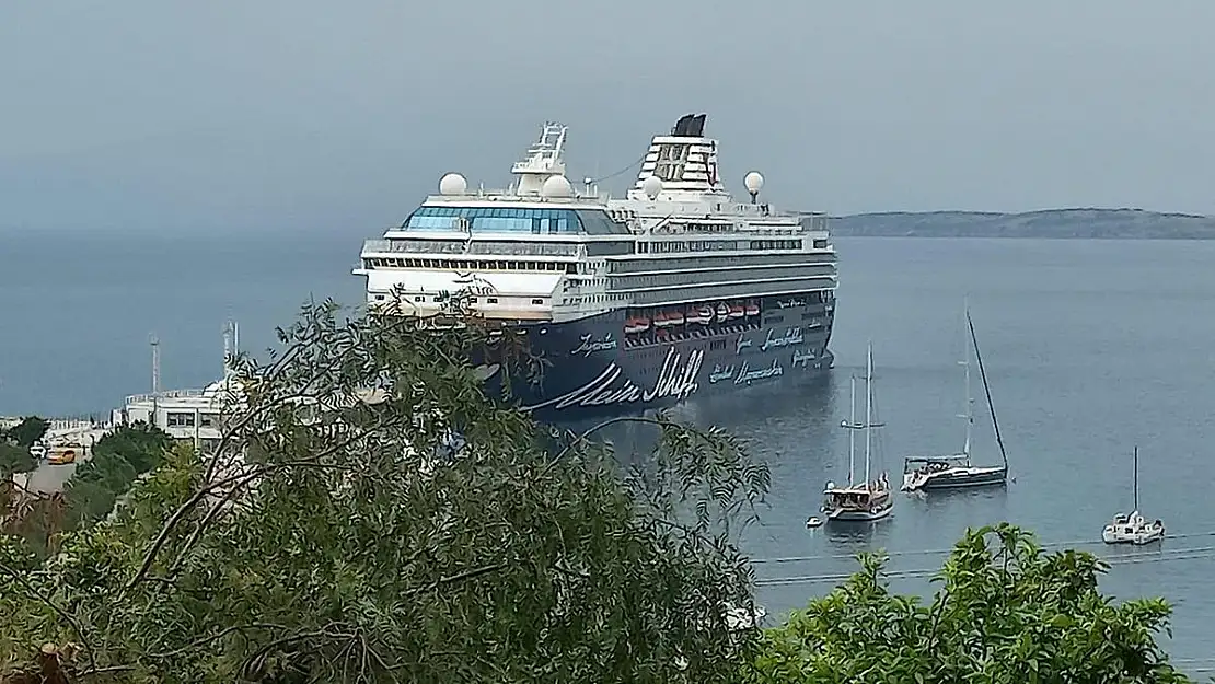 Bodrum'a Gelen Dev Yolcu Gemisi Esnafa İkinci Bayramı Yaşattı