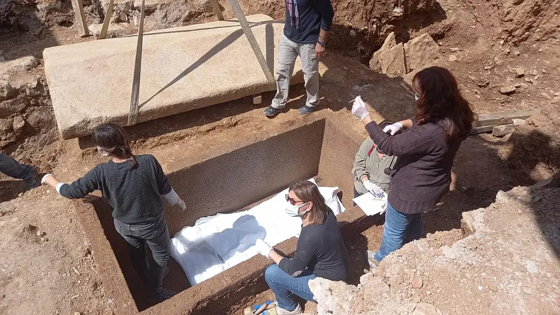 Bodrum'da 2400 yıllık lahit bulundu