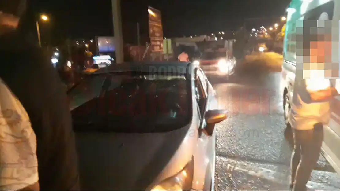 Bodrum'da Alkollü Şahıs Araca Uçarak Kafa Attı