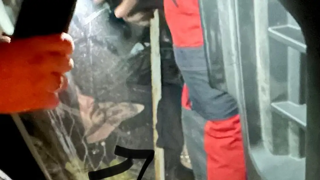 Bodrum'da Alkollü Sürücünün Kullandığı Minibüs Bahçeye Devrildi
