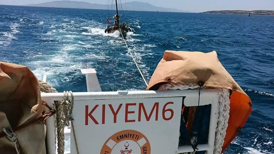 Bodrum'da arızalanan tekneyi Kıyı Emniyet ekipleri kurtardı