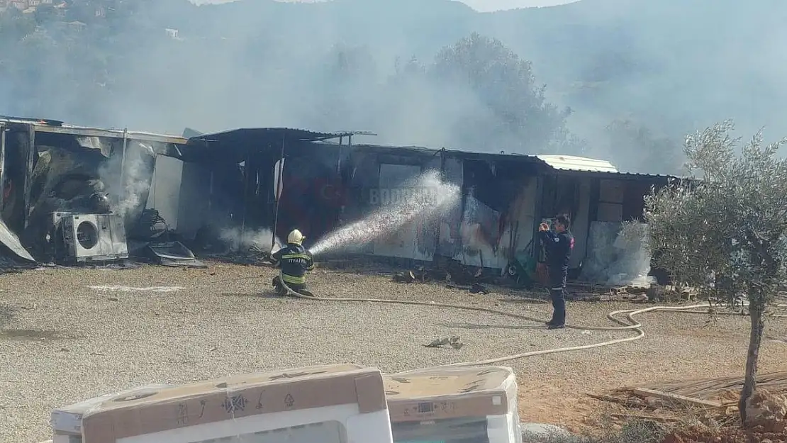 Bodrum'da Çıkan Yangında 3 Konteyner Kullanılamaz Hale Geldi