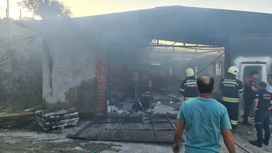 Bodrum'da Çıkan Yangındaki Patlamalar Çevrede Korku ve Panik Yaşattı