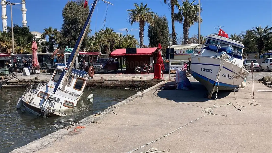 Bodrum'da Etkili Olan Fırtınada Tekneler Zarar Gördü