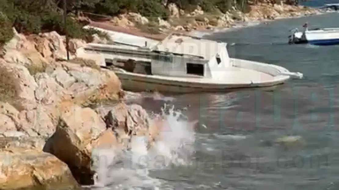 Bodrum'da Fırtına Sebebi Tekneler Karaya Vurdu