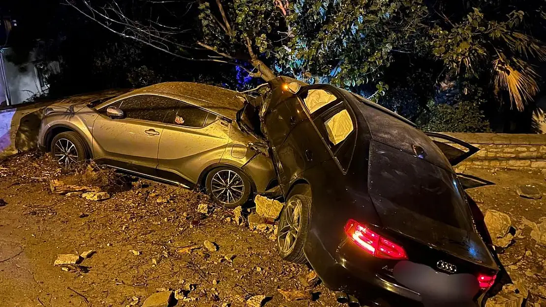 'Bodrum'da Gece Yarısı Kaza: Biri Ehliyetsiz, Diğeri Alkollü Sürücü!'