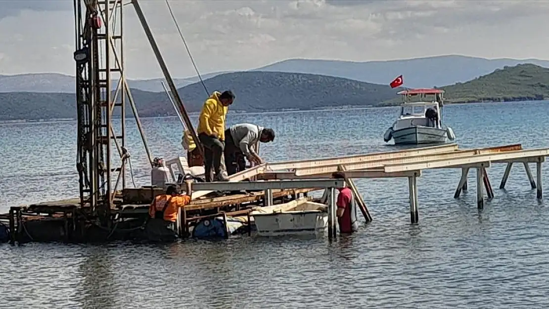 Bodrum'da Kaçak Yapı ve İskelelerin Yıkımı Sürüyor