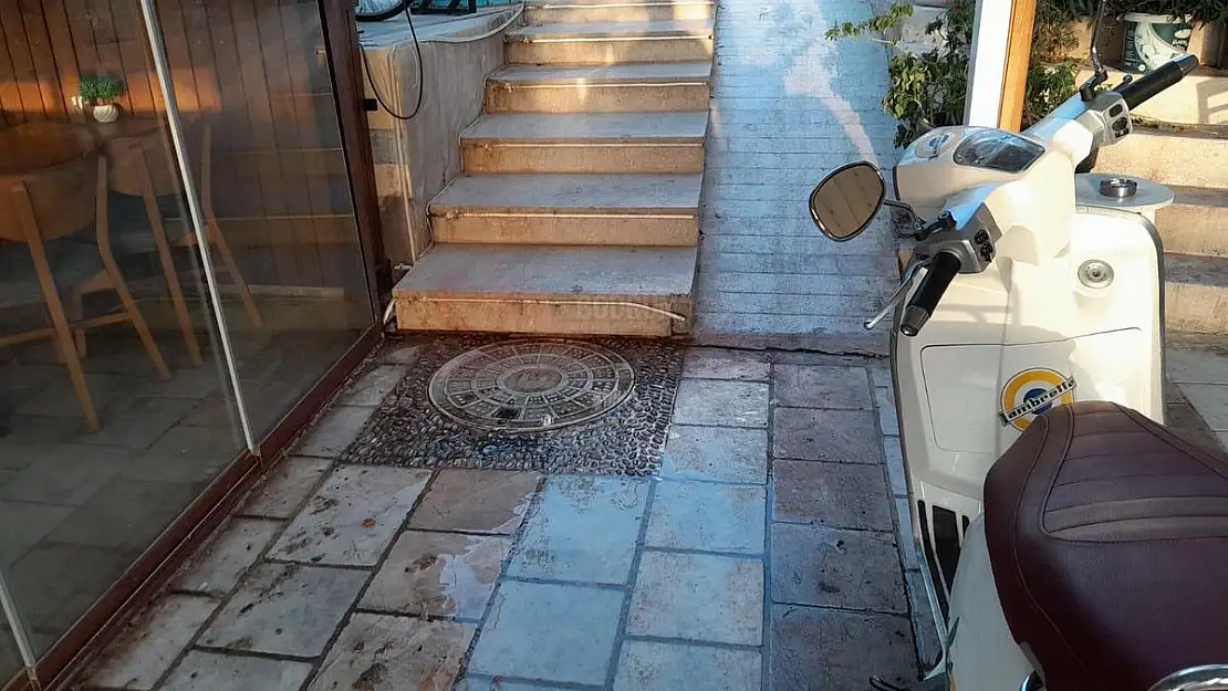 Bodrum'da Kanalizasyon Suları Caddelere Taştı