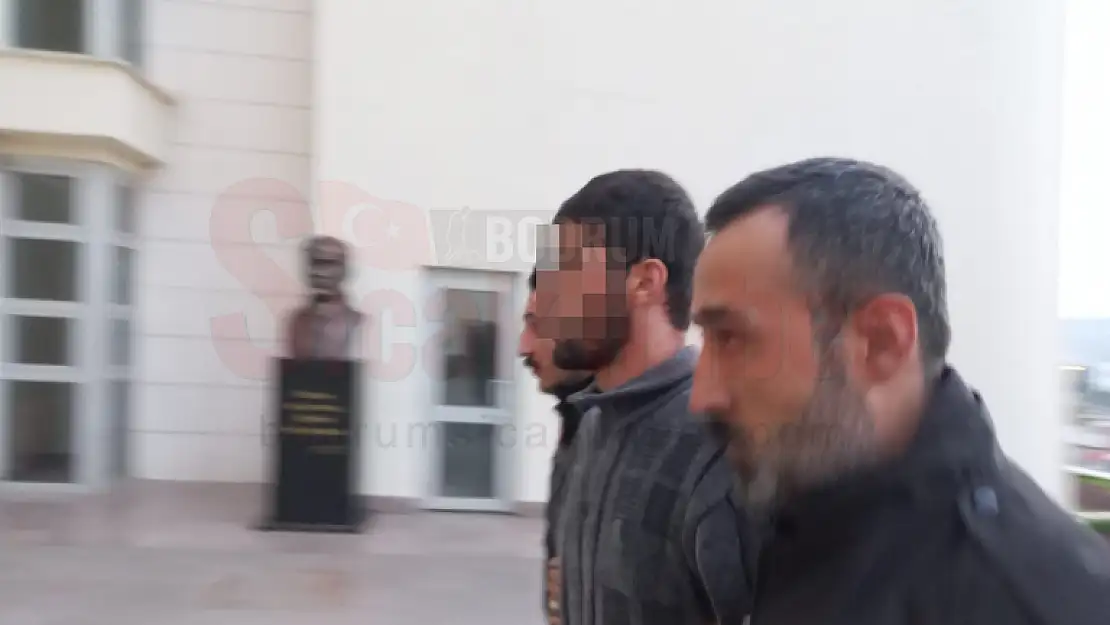 Bodrum'da Kuyumcuyu Soymaya Çalışan Şahsın Kamera Görüntüleri Ortaya Çıktı