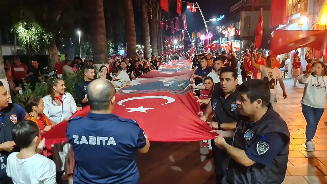 Bodrum'da Meydanlarda Adım Atacak Yer Kalmadı