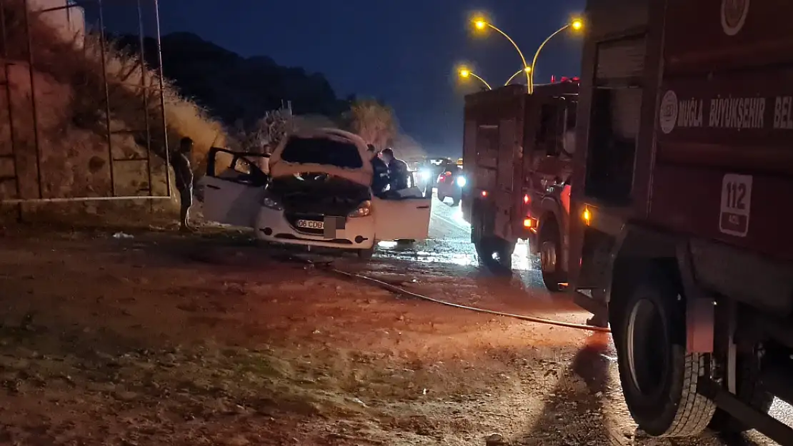 Bodrum'da Otomobil Alev Alev Yandı