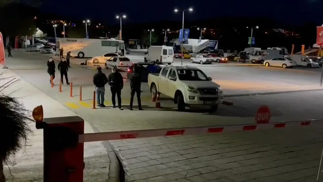 Bodrum'da silahlı kavgaya karıştığı öne sürülen oyuncu Mustafa Üstündağ ile beraberindeki 4 kişi yakalandı
