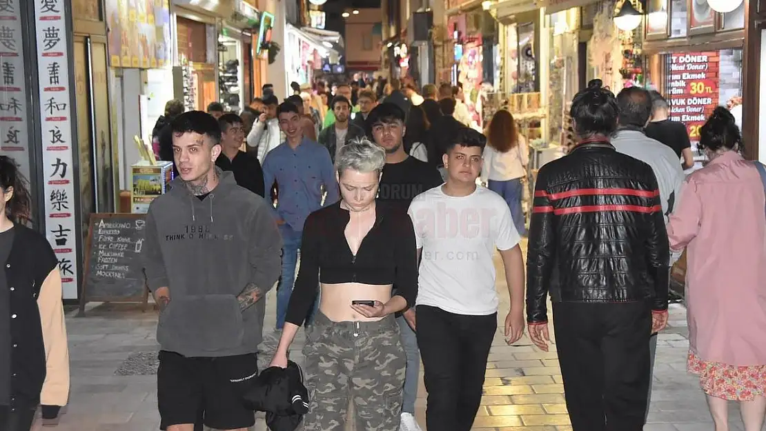 Bodrum'da Sokaklarında Bayram Yoğunluğu
