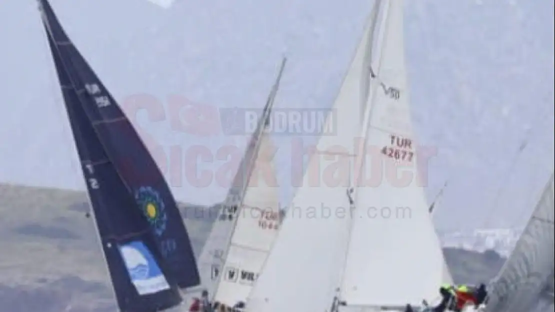 BODRUM'DA YARIŞLARDA ÇARPIŞAN TEKNELERDEN BİRİ BATTI