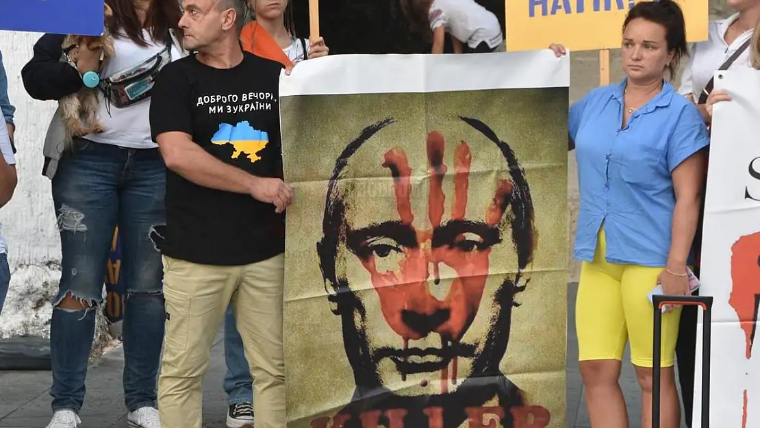 Bodrum'da Yaşayan Ukraynalılar Rusya'yı Protesto Etti