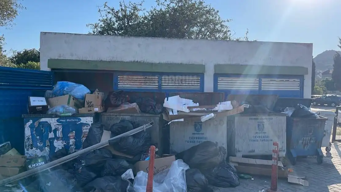 Bodrum'un Sokaklarını Çöp Götürüyor