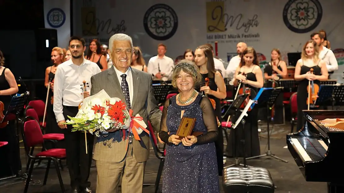 Büyükşehir Genç Piyanistlere İdil Biretle Aynı Sahnede Yer Alma İmkanı Sağlıyor