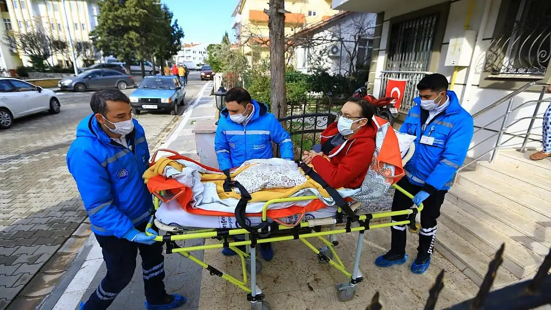 Büyükşehir, Hastaları Sağlık Kuruluşlarına Taşıyor
