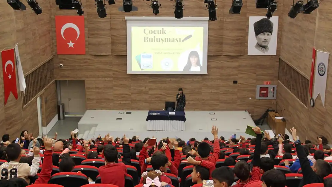 Büyükşehir Kitap Kurtlarını Yazarlarla Buluştu