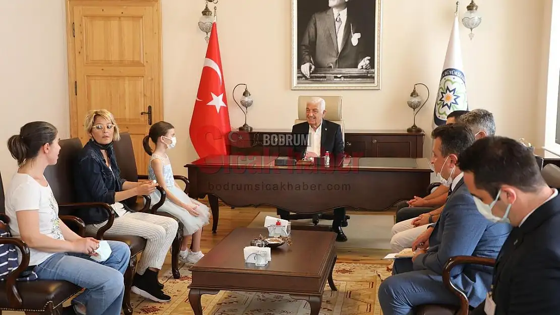 Büyükşehir Konservatuarı'nın Başarılı Öğrencilerinden Başkan Gürün'e Ziyaret