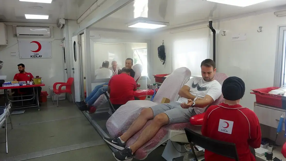 'Candan Bağlıyız' kampanyasıyla kan bağışı etkinliği düzenlendi