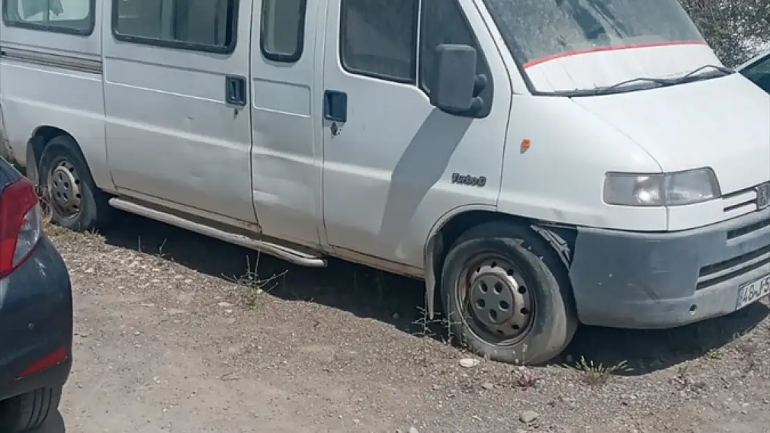 Çekici Kiralayıp Araç Çaldılar
