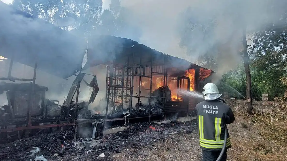 Çıkan Yangında Bungalov Ev Küle Döndü