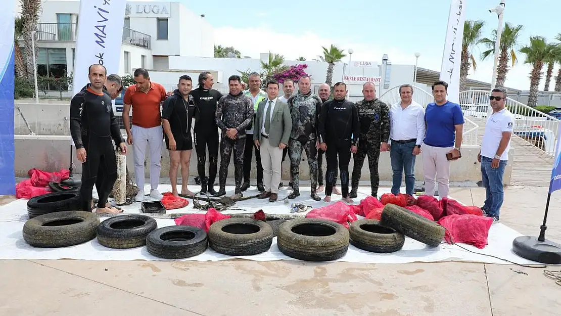 Denizden Yaklaşık 200 Kilogram Atık Çıkarıldı