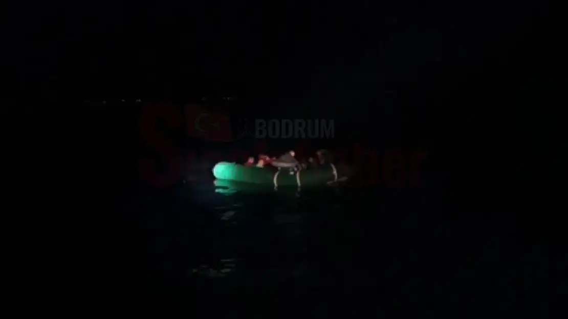 Denizin Ortasına Bırakılan Düzensiz Göçmenler Kurtarıldı