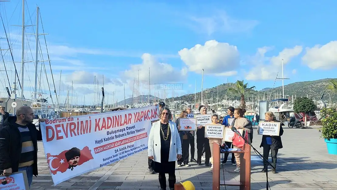 'Devrim Yapacağım' Dedi ve Kürsüyü Kırdı