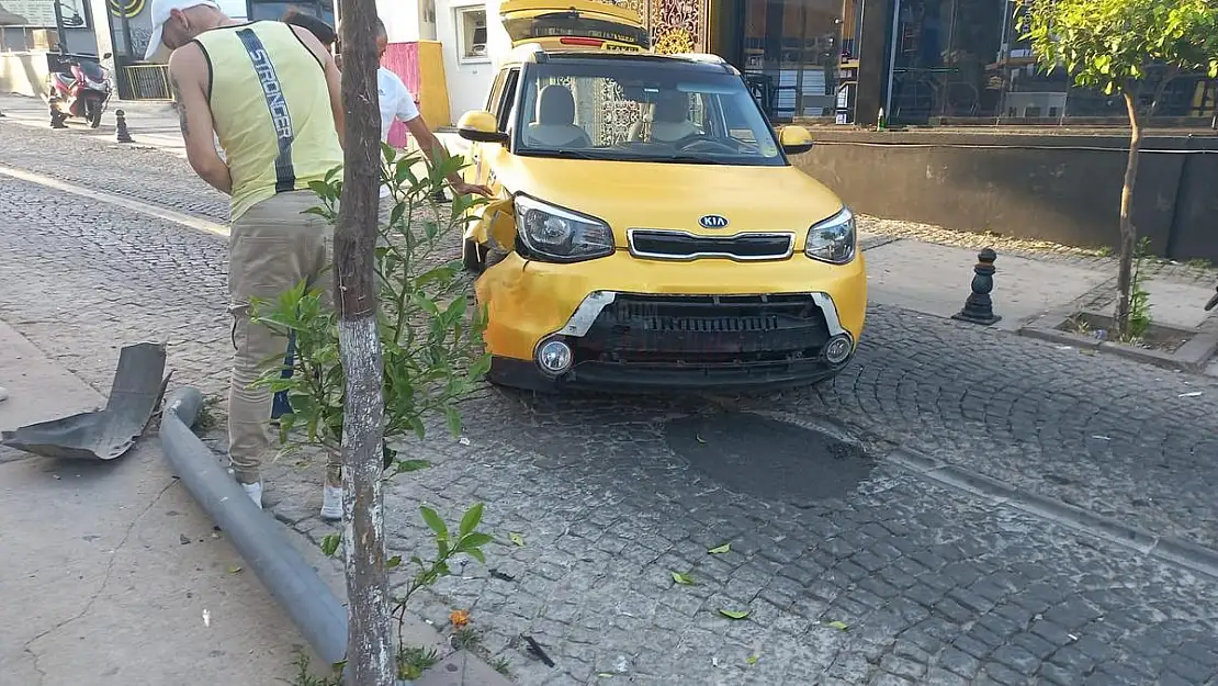 Direksiyon Başında Uyuya Kaldı Kaza Yaptı