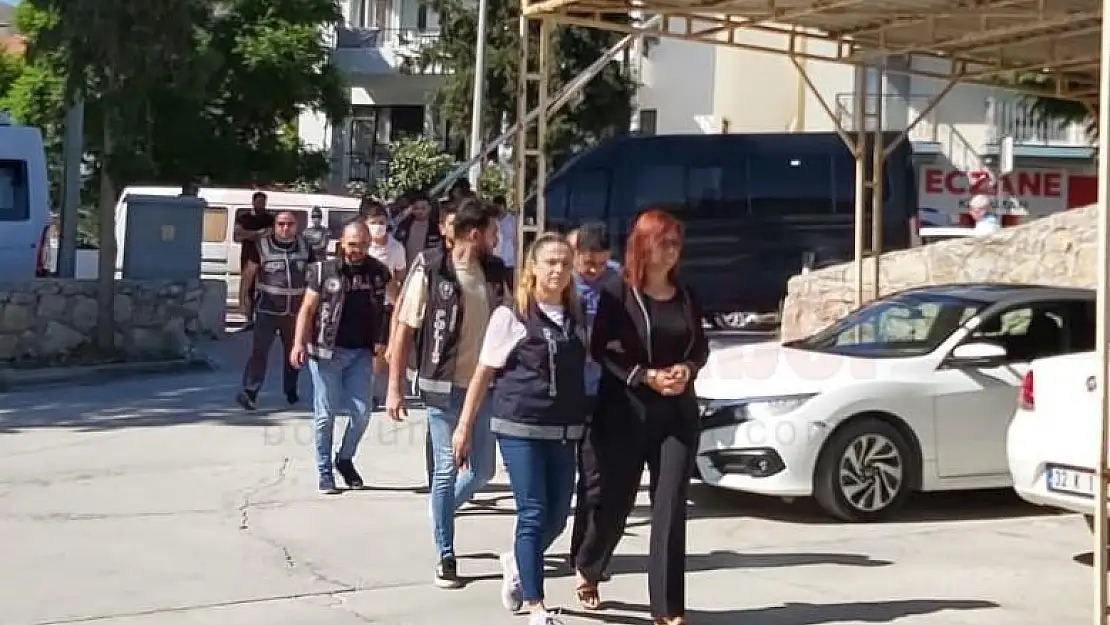 Dolandırıcılık Operasyonunda Gözaltına Alınan Şüpheliler Adliyeye Sevk Edildi