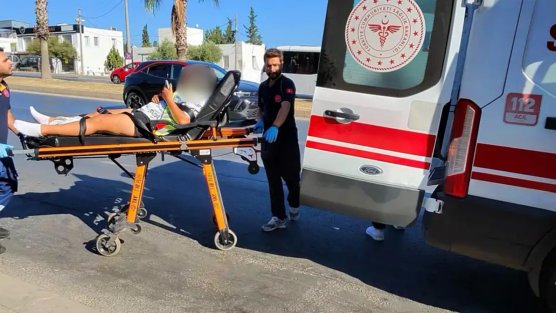 Durakta değil, yolda durdu! dolmuş motosiklete çarptı!