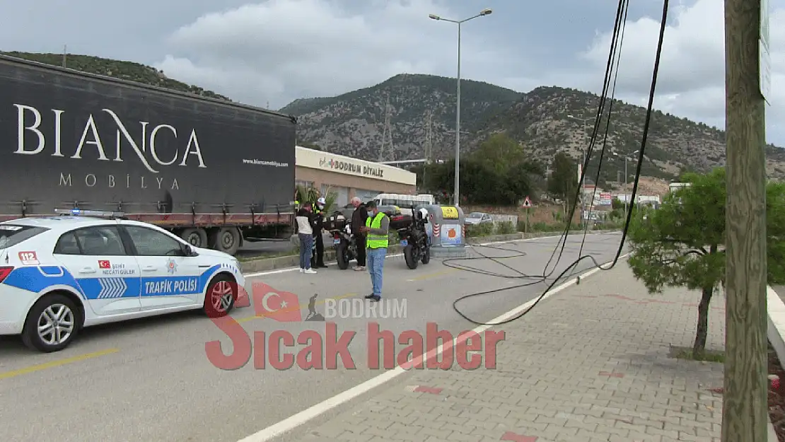 İnternet kablolarına Takılan Tır Korku Dolu Anlar Yaşattı