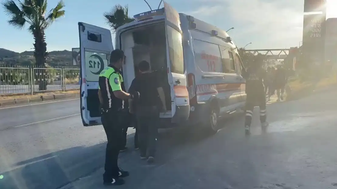 Emniyet Şeridinde İlerleyen Motosiklet Kaza Yaptı