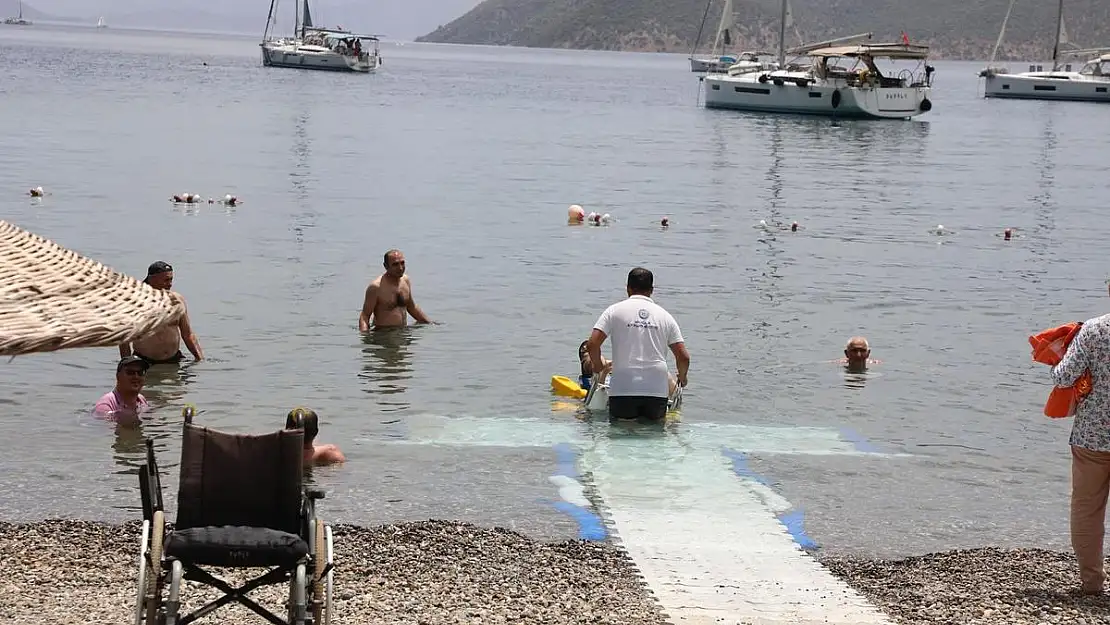 Engelsiz Plajlarda Deniz Keyfi