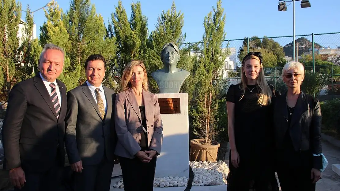 FERHAN ŞENSOY BODRUM'DA YAŞADIĞI SOKAKTA YAŞATILIYOR