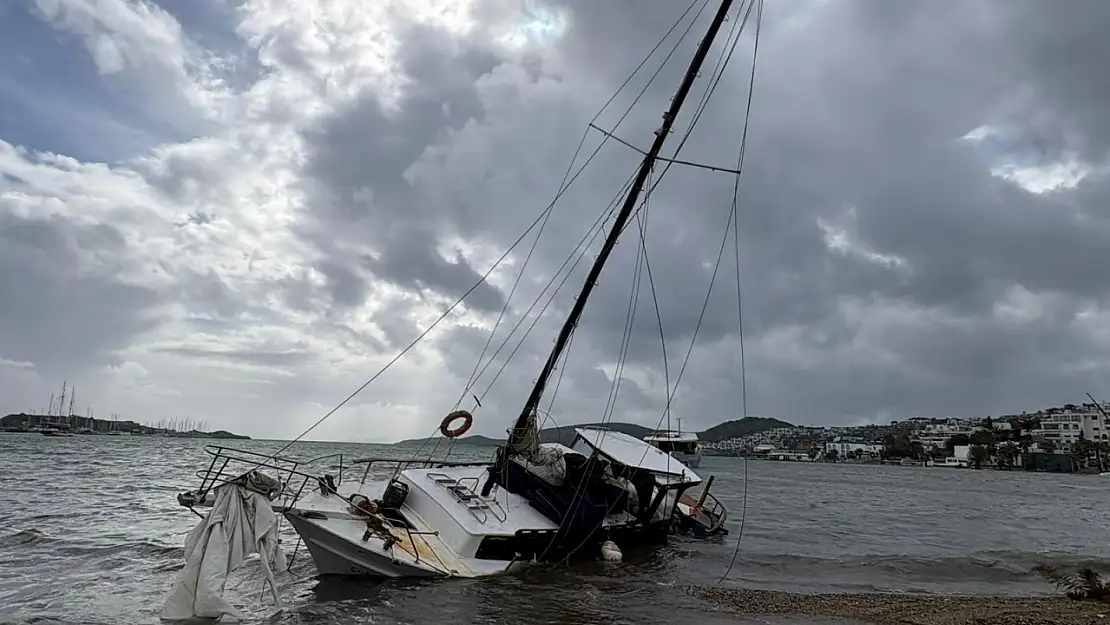 Fırtına vurdu Gümbet'te tekneler alabora oldu