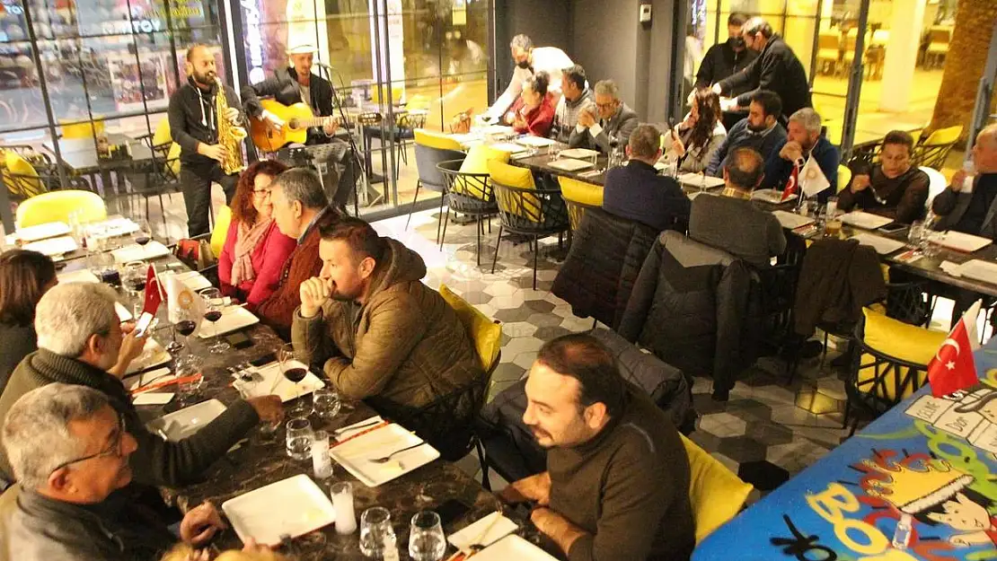 Gazeteciler Oasis'in Davetinde Buluştu