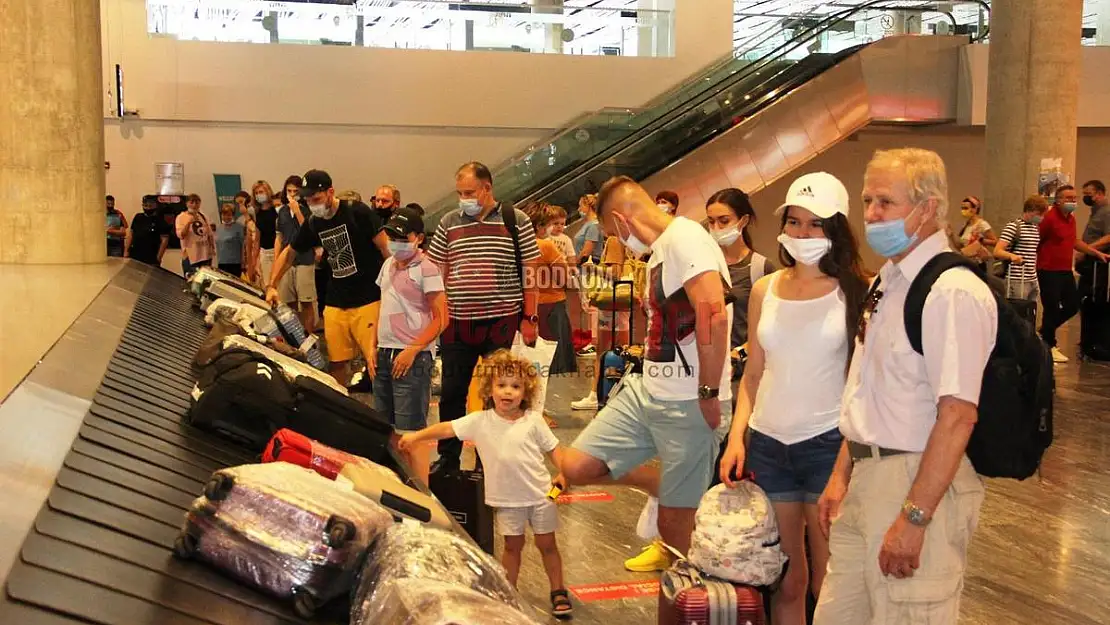 Gelen Turistler Milas-Bodrum Havalimanında Yoğunluk Oluşturdu