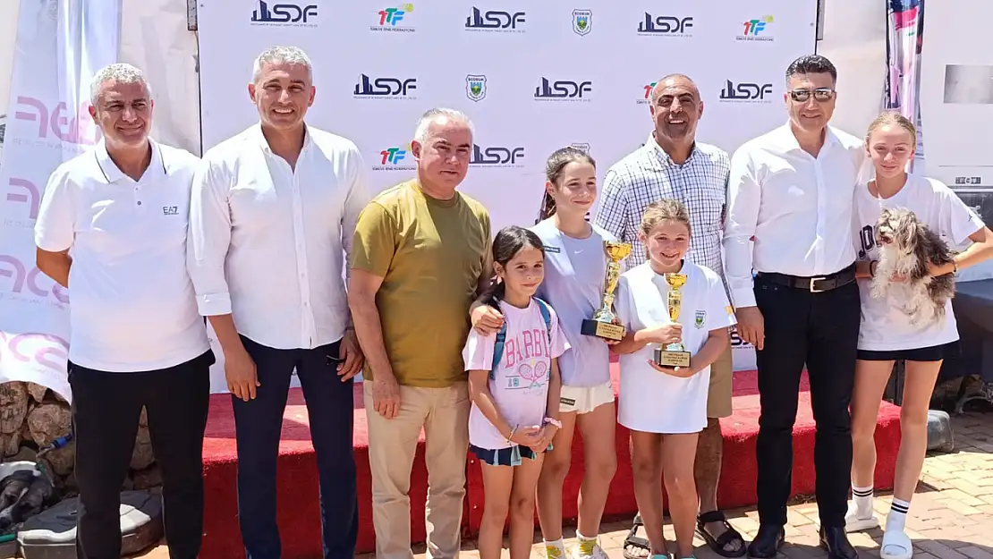 Genç raketler Bodrum'da şampiyonluk için ter döktü