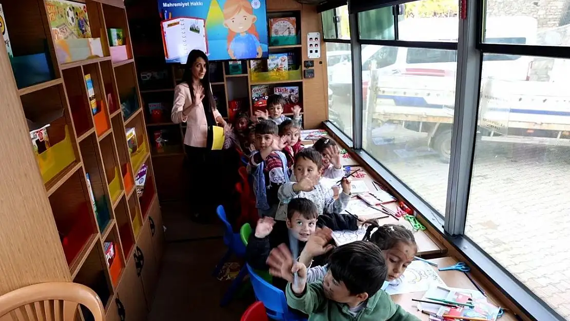 'Gezici Oyuncak Kütüphanesi' Çocukların Yeni Neşesi