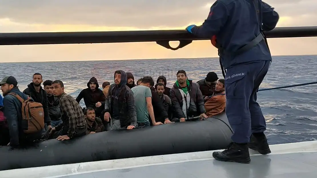 Göçmen Botu, Batma Tehlikesi Geçirdi