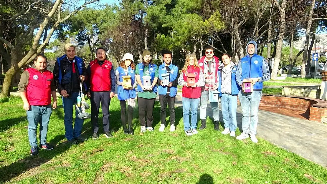 Gönüllü Öğrencilerden Kalpleri Isıtan Örnek Davranış