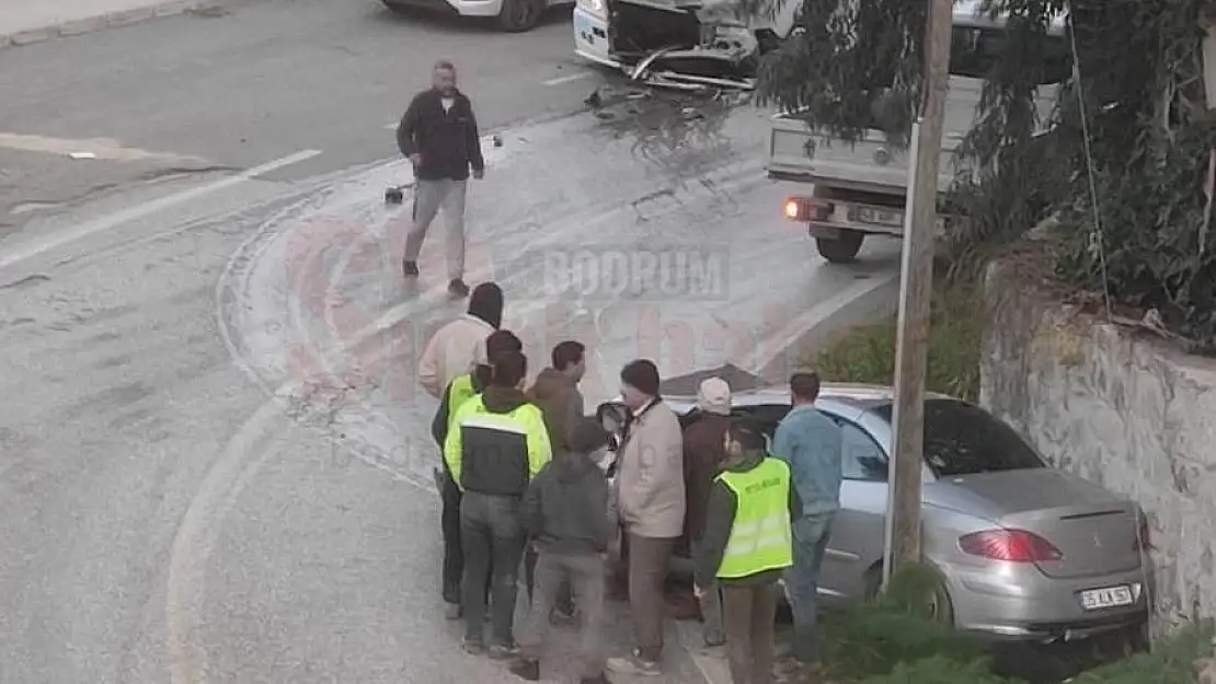 Gündoğan'da Kafa Kafaya Çarpışan Araçlarda 1 Kişi Yaralandı